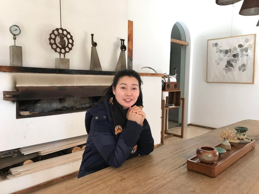 梅老师2004年毕业于上海师范大学,后赴澳大利亚格里菲斯大学攻读会计专业硕士学位,毕业后先后在澳大利亚、新西兰工作近5年,担任会计和主管会计,是澳大利亚注册税务师协会和澳大利亚注册会计师协会会员,2015年考取澳大利亚注册会计师(AUSCPA)。回国后,先后就职于北京联想集团全球会计部,担任全球会计,负责集团西欧国家的海外业务,曾获部门优秀员工奖。2013年在华北理工大学任教3年,职称为讲师,共发表论文10余篇。2017年在浙江长征职业技术学院任教,担任会计英语等课程教师,深受学生喜爱。